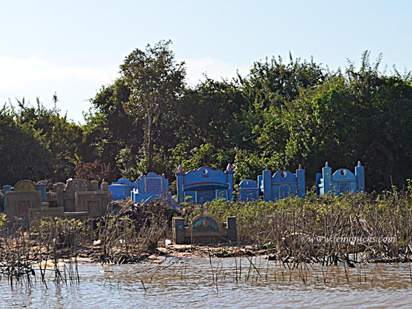 graves on Tonle sap @lemonicks.com